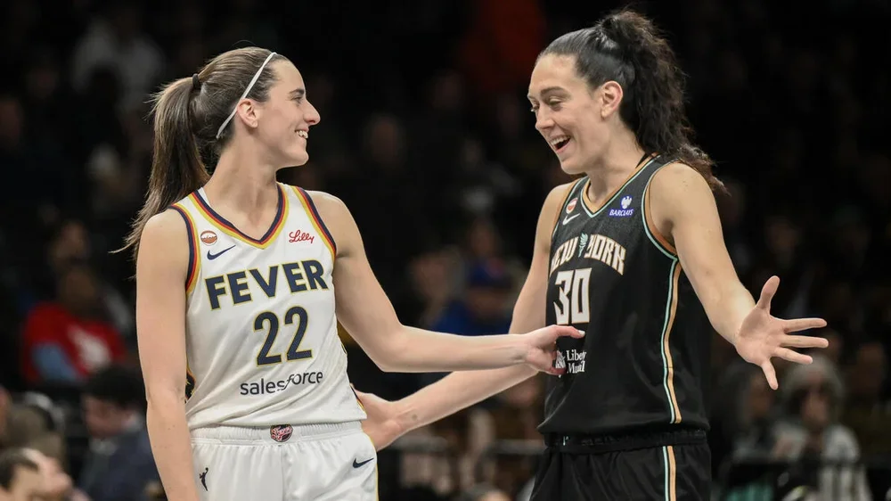 Caitlin Clark (l.) und Breanna Stewart wollen um den Titel kämpfen.